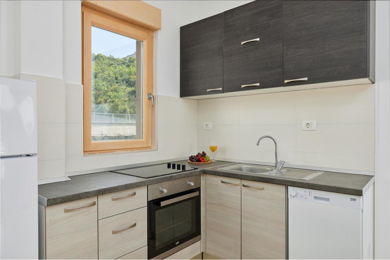 M&M&M Apartments Kotor Eksteriør billede